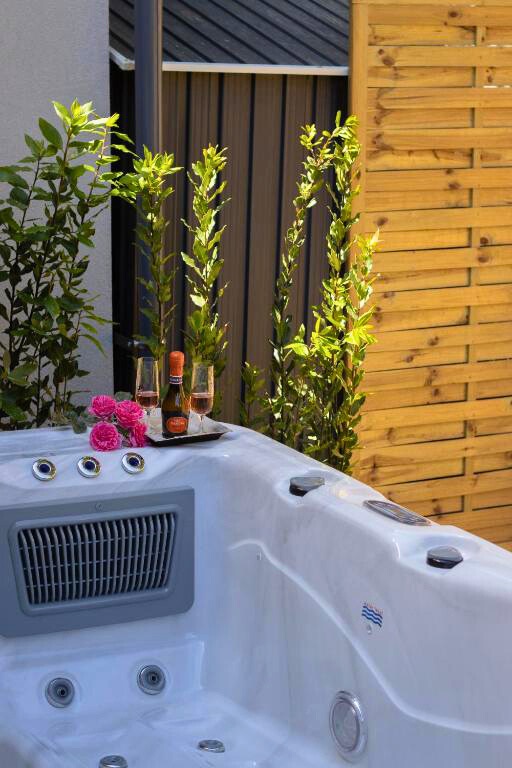 Morfeas Residence JACUZZI – Хрисуполи