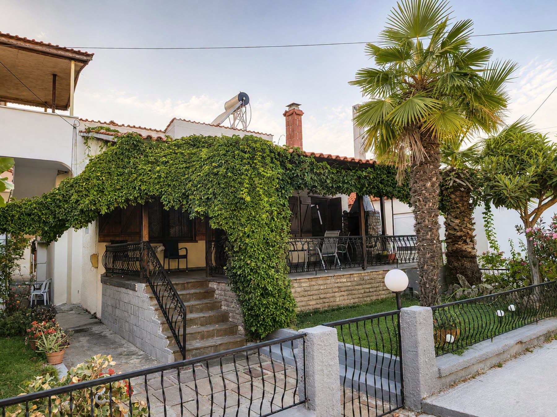 Villa Fotini – къща с двор и тераса в Керамоти